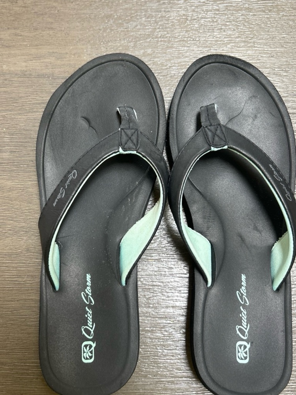 Quiet Storm Women's Black Flip Sandals with Mint Accents
